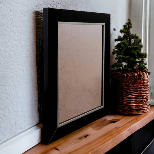 Moldura Laqueada Gesso com Filete Prata para Quadros e Fotos com Fundo MDF e PVC Antirreflexo - 3x1,5