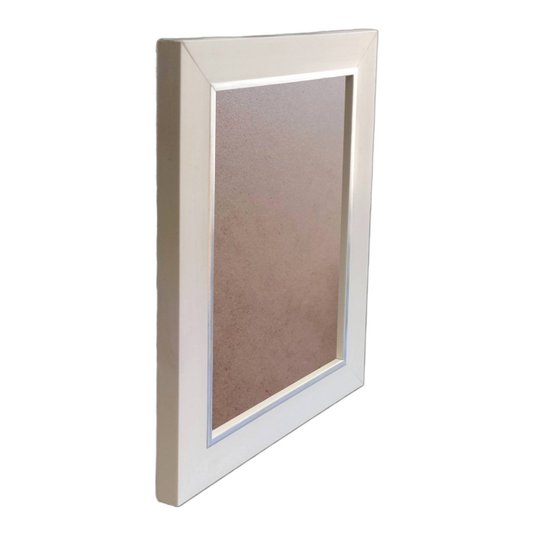 Moldura Laqueada Gesso com Filete Prata para Quadros e Fotos com Fundo MDF e PVC Antirreflexo - 3x1,5