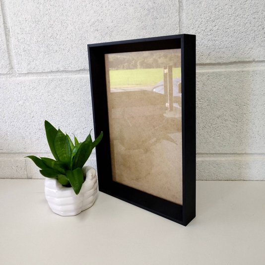 Moldura Personalizada Chanfrada Inclinada para Quadros e Fotos com Fundo Mdf e Frente em Acetato - 2x3,8