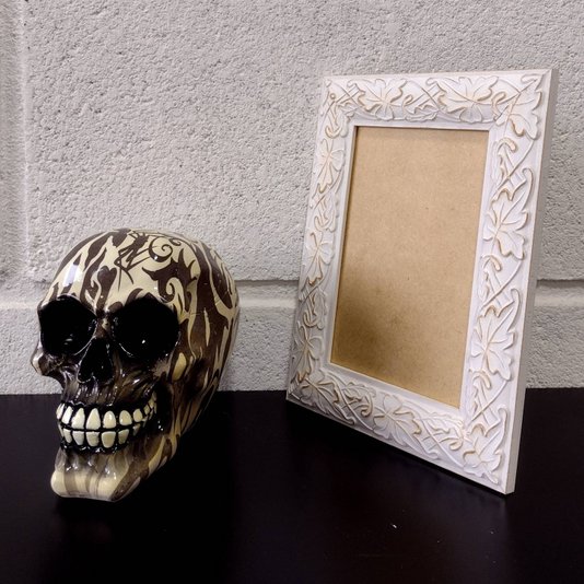 Moldura Personalizada com Gravação de Folhas Ornamentais para Quadros e Fotos com Fundo MDF - 3x1,5