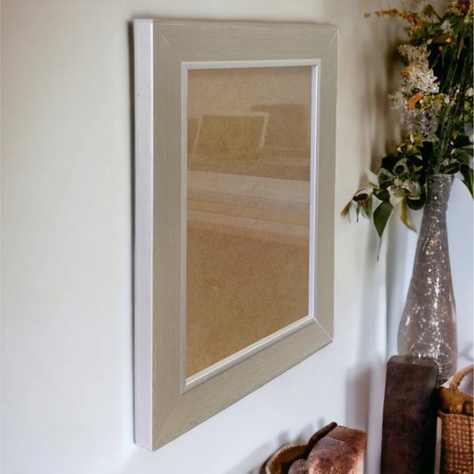 Moldura Personalizada Laqueada Gesso com Filete Prata para Quadros e Fotos com Fundo MDF e Vidro - 3x1,5