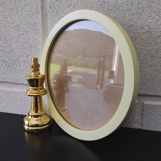 Moldura Redonda Colorida em MDF Laqueado para Quadros Decorativos com Fundo MDF e Vidro