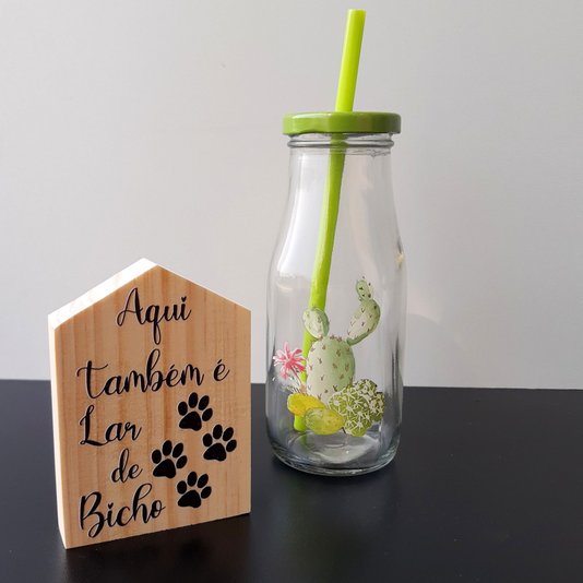 Placa Decorativa Casinha Enfeite de Mesa e Parede com Estampa - Aqui Também é Lar de Bicho