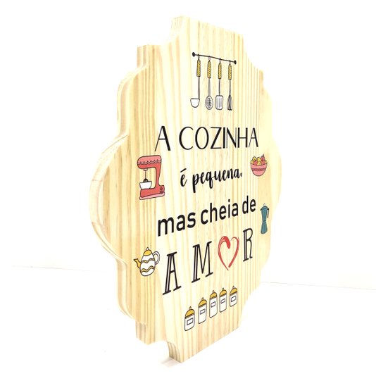 Placa Decorativa de Cozinha em Pinus a Cozinha é Pequena mas Cheia de Amor