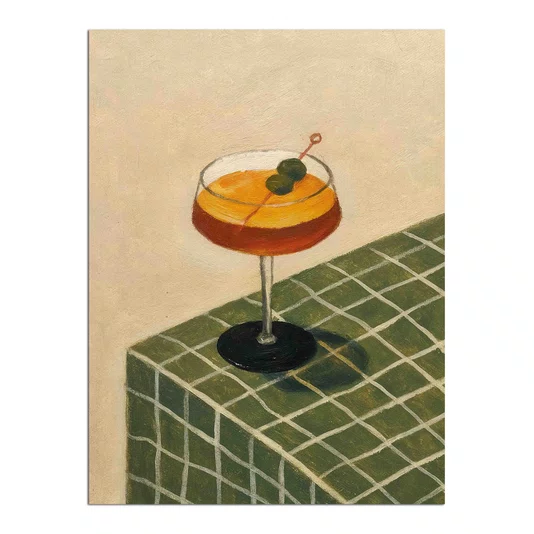 Placa Decorativa Estilo Pintura Mid Century Composição de Coquetel Martini Guarnecido sobre Toalha Xadrez Verde