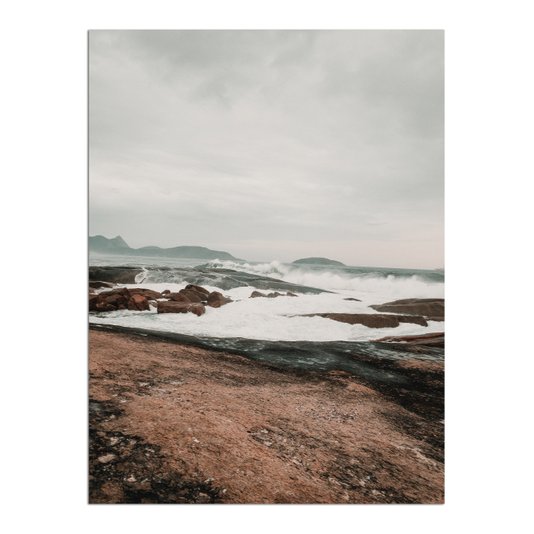 Placa Decorativa  Praia Com Rochas na Costa Estilo Japandi