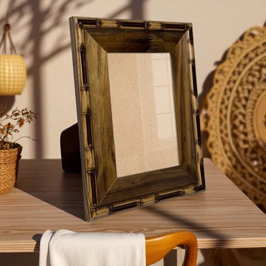 Porta Retrato Com Moldura Chanfrada Relevo de Bambu Com Suporte E Frente Em Vidro - 5,4x2,1