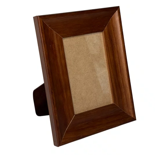 Porta Retrato Com Moldura Côncava Envernizada Com Suporte E Frente Em Acetato - 4,4x1,9