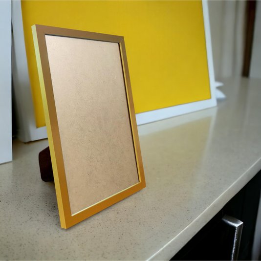 Porta Retrato com Moldura Minimalista e PVC Mais Fundo com Suporte - 1,5x1