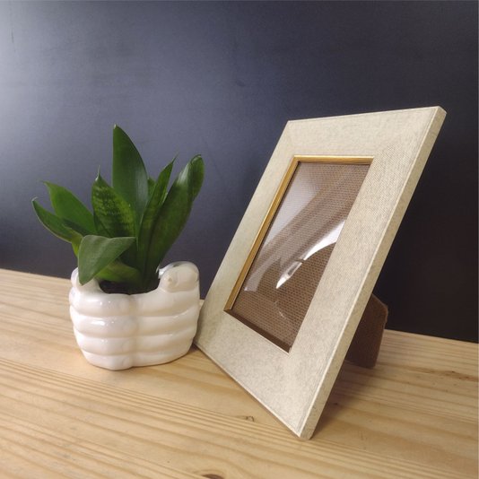 Porta Retrato de Moldura com Gravação de Textura de Tecido e Acetato Mais Fundo com Suporte - 4x1