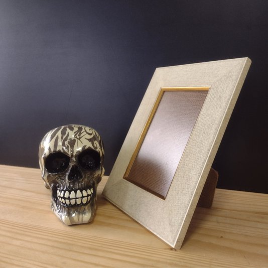 Porta Retrato de Moldura com Gravação de Textura de Tecido e PVC Mais Fundo com Suporte - 4x1