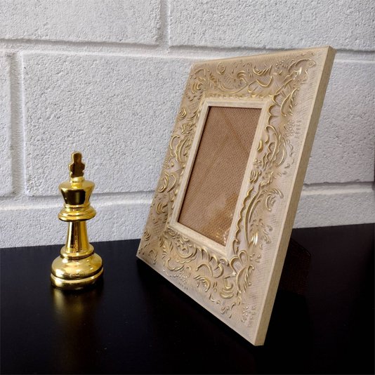 Porta Retrato de Moldura Provençal com Gravação e Acetato Mais Fundo com Suporte - 6x1,5