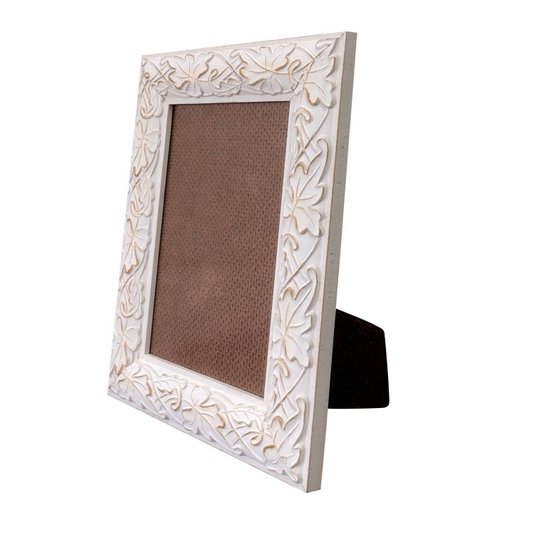 Porta Retrato de Moldura com Gravação de Folhas Ornamentais e PVC Mais Fundo com Suporte - 3x1,5
