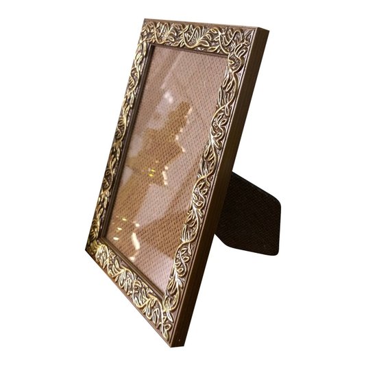 Porta Retrato de Moldura com Gravação de Folhagens e Vidro Mais Fundo com Suporte - 2x1
