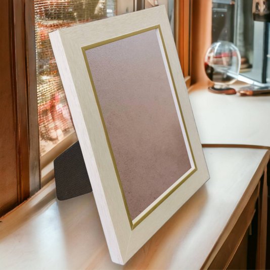 Porta Retrato de Moldura Laqueada Gesso com Filete Dourado e PVC Mais Fundo com Suporte - 3x1,5