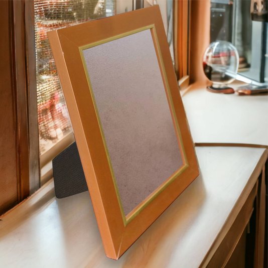 Porta Retrato de Moldura Laqueada Gesso com Filete Dourado e PVC Mais Fundo com Suporte - 3x1,5