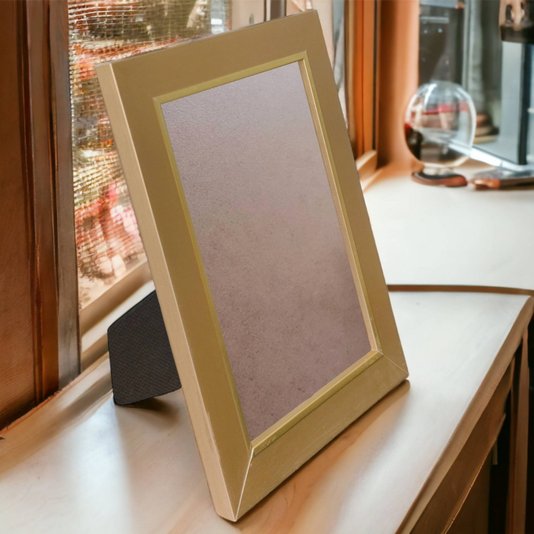 Porta Retrato de Moldura Laqueada Gesso com Filete Dourado e PVC Mais Fundo com Suporte - 3x1,5