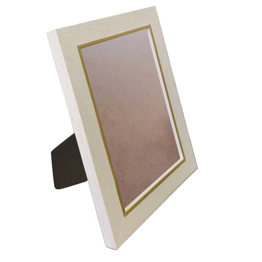 Porta Retrato de Moldura Laqueada Gesso com Filete Dourado e PVC Mais Fundo com Suporte - 3x1,5