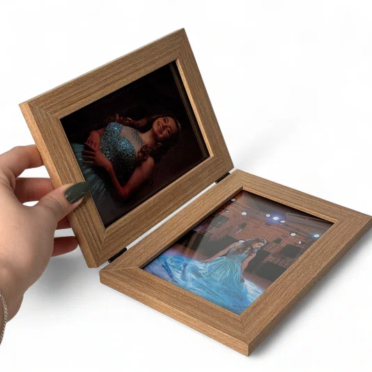 Porta-Retrato Duplo Articulado com Moldura Lisa Revestida Com Fundo em MDF e Frente em Vidro - 2x1