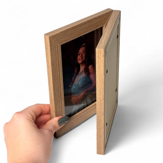 Porta-Retrato Duplo Articulado com Moldura Lisa Revestida Com Fundo em MDF e Frente em Vidro - 2x1