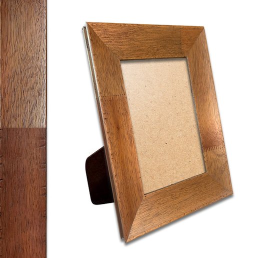 Porta Retrato Moldura Chanfrada com Acabamento Côncavo Estilo Madeira Rústica Com Suporte E Frente Em PVC Antirreflexo - 5x2,1