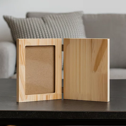 Porta-Retrato Sanfonado Dobrável em Madeira Pinus com Acetato – Com Espaço Personalizável