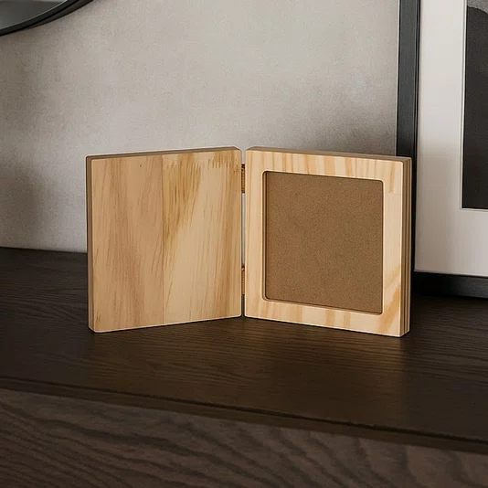 Porta-Retrato Sanfonado Dobrável em Madeira Pinus Com Acetato – Com Espaço Personalizável
