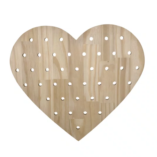 Prateleira Pegboard Coração Em Madeira Pinus Com 10 Pinos, 1 Prateleira 13,5cm e 1 Prateleira 10cm
