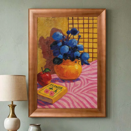 Quadro Decorativo Estilo Pintura Folk Moderna Composição de Flores Azuis e Maçã, com Vaso em Laranja Quente e Fundo Quadriculado