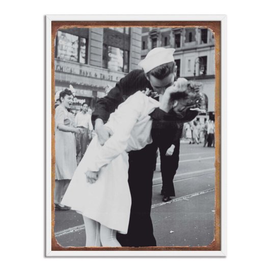 Quadro Decorativo Foto Beijo Clássico Final da Segunda Guerra Marinheiro e Enfermeira