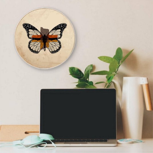 Quadro Decorativo Redondo Borboleta Fitas com Moldura em Couro Sintético