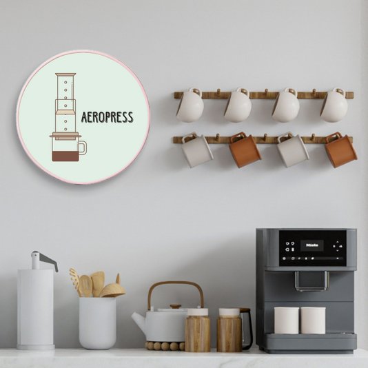 Quadro Decorativo Redondo Café Aeropress com Moldura Filete Flexível