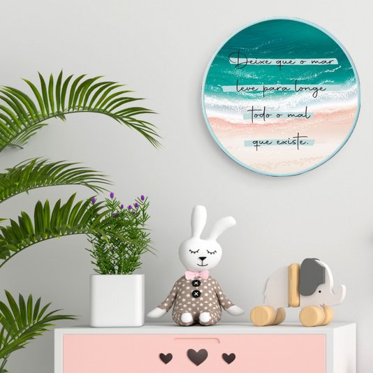 Quadro Decorativo Redondo Frase Deixe Que o Mar Leve Para Longe Todo o Mal que Existe com Moldura Filete Flexível