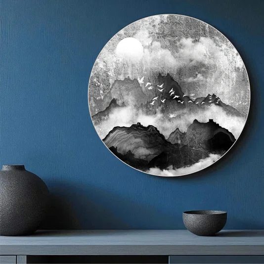 Quadro Decorativo Redondo Tori Yama Arte de Montanhas e Pássaros no Estilo Sumiê com Moldura em Couro Sintético