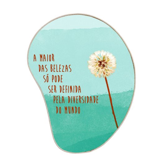 Quadro Orgânico Decorativo Frase A Maior das Belezas Só Pode Ser Definida Pela Diversidade do Mundo com Moldura em Couro Sintético