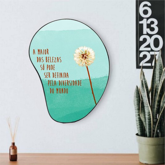 Quadro Orgânico Decorativo Frase A Maior das Belezas Só Pode Ser Definida Pela Diversidade do Mundo com Moldura em Couro Sintético