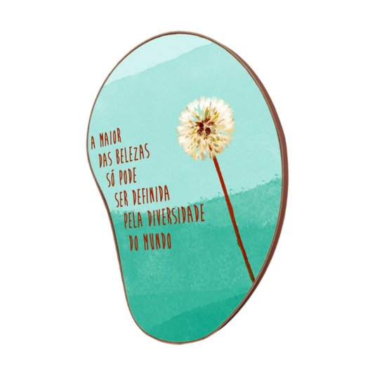 Quadro Orgânico Decorativo Frase A Maior das Belezas Só Pode Ser Definida Pela Diversidade do Mundo com Moldura em Couro Sintético
