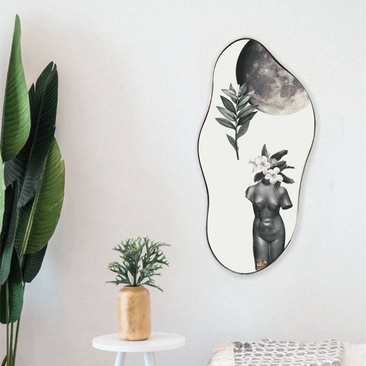 Quadro Orgânico Decorativo Mulher e Lua com Moldura Flexível Metalizada