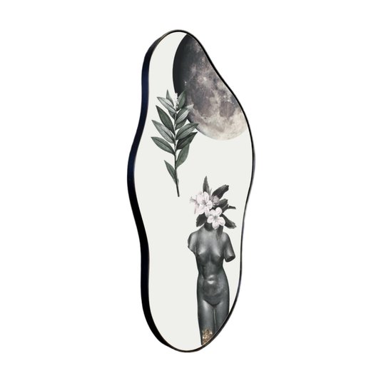 Quadro Orgânico Decorativo Mulher e Lua com Moldura Flexível Metalizada