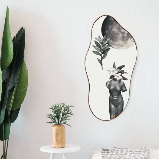 Quadro Orgânico Decorativo Mulher e Lua com Moldura Flexível Metalizada