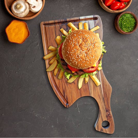 Tábua de Corte para Servir Hamburguer Petiscos e Porções em Madeira Teca Maciça com Óleo Mineral - Cutelo 16x30cm