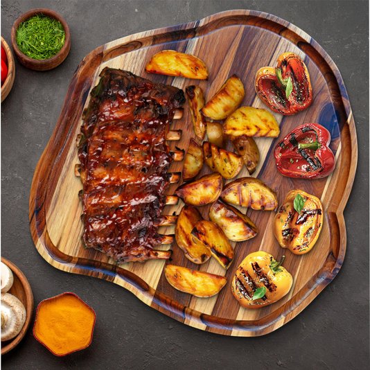 Tábua de Corte para Servir Churrasco Porções e Petiscos em Madeira Teca Maciça com Óleo Mineral - Rústica 38x38cm