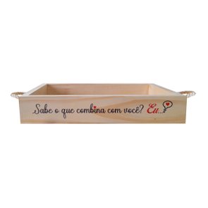Bandeja Decorativa com Alça Sisal e Frase - Sabe o Que Combina com Você? Eu... Bandeja Decorativa com Alça Sisal e Frase - Sabe o Que Combina com Você? Eu...