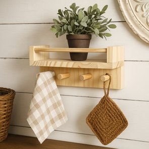 Cabideiro de Parede com Prateleira Auxiliar e Cerquinha Superior em Madeira Pinus - Farmhouse Cabideiro de Parede com Prateleira Auxiliar e Cerquinha Superior em Madeira Pinus - Farmhouse