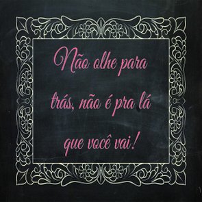 Placa Decorativa Frase "Não Olhe Para Trás, Não é Pra Lá..." Placa Decorativa Frase "Não Olhe Para Trás, Não é Pra Lá..."