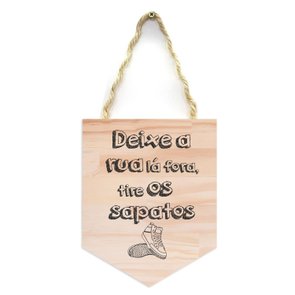 Flâmula Decorativa em Madeira Pinus Deixe a Rua Lá Fora Tire os Sapatos Flâmula Decorativa em Madeira Pinus Deixe a Rua Lá Fora Tire os Sapatos