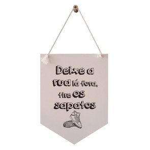 Flâmula Decorativa em Mdf 3mm com Estampa - Deixe a Rua Lá Fora, Tire os Sapatos Flâmula Decorativa em Mdf 3mm com Estampa - Deixe a Rua Lá Fora, Tire os Sapatos