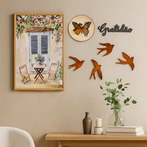 Kit Decorativo de Parede Estilo Boho para Sala, Quarto ou Escritório — Mesa com Cadeiras, Pássaros, Gratidão e Borboleta