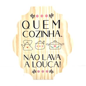 Placa Decorativa de Cozinha em Pinus Quem Cozinha Não Lava a Louça Placa Decorativa de Cozinha em Pinus Quem Cozinha Não Lava a Louça