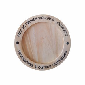 Porta Copos em Madeira de Pinus 12cm com Frase - Aqui se Reúnem Violeiros, Jogadores, Pescadores e Outros Mentirosos Porta Copos em Madeira de Pinus 12cm com Frase - Aqui se Reúnem Violeiros, Jogadores, Pescadores e Outros Mentirosos